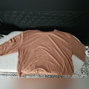 Alo Yoga Casual Tan 3/4 Sleeve Top